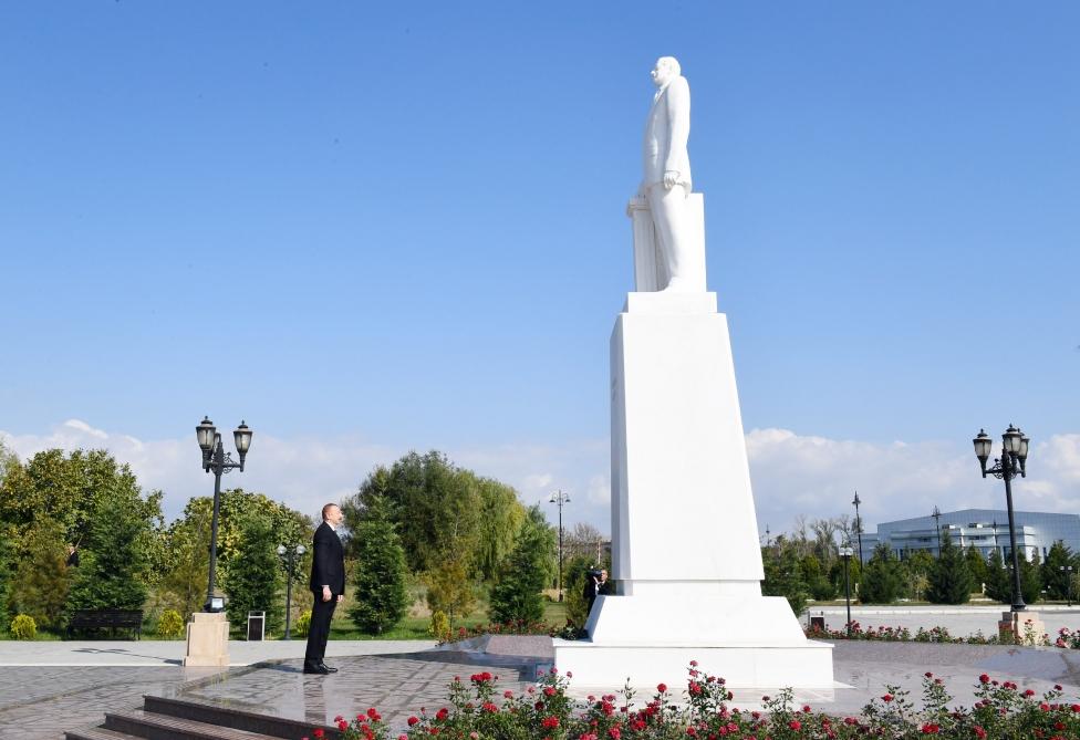 Prezident İlham Əliyev Ağdaşda ümummilli lider Heydər Əliyevin abidəsini ziyarət edib (FOTO) (YENİLƏNİB)