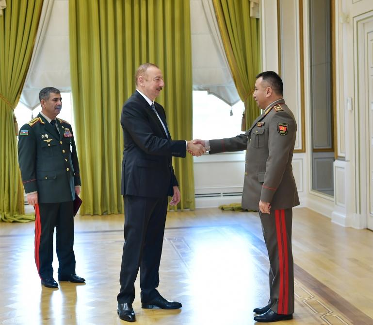 Prezident İlham Əliyev MDB Müdafiə Nazirləri Şurasının iclasının iştirakçılarını qəbul edib (FOTO) (YENİLƏNİB)