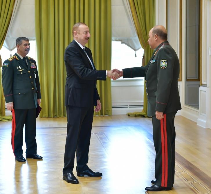 Prezident İlham Əliyev MDB Müdafiə Nazirləri Şurasının iclasının iştirakçılarını qəbul edib (FOTO) (YENİLƏNİB)