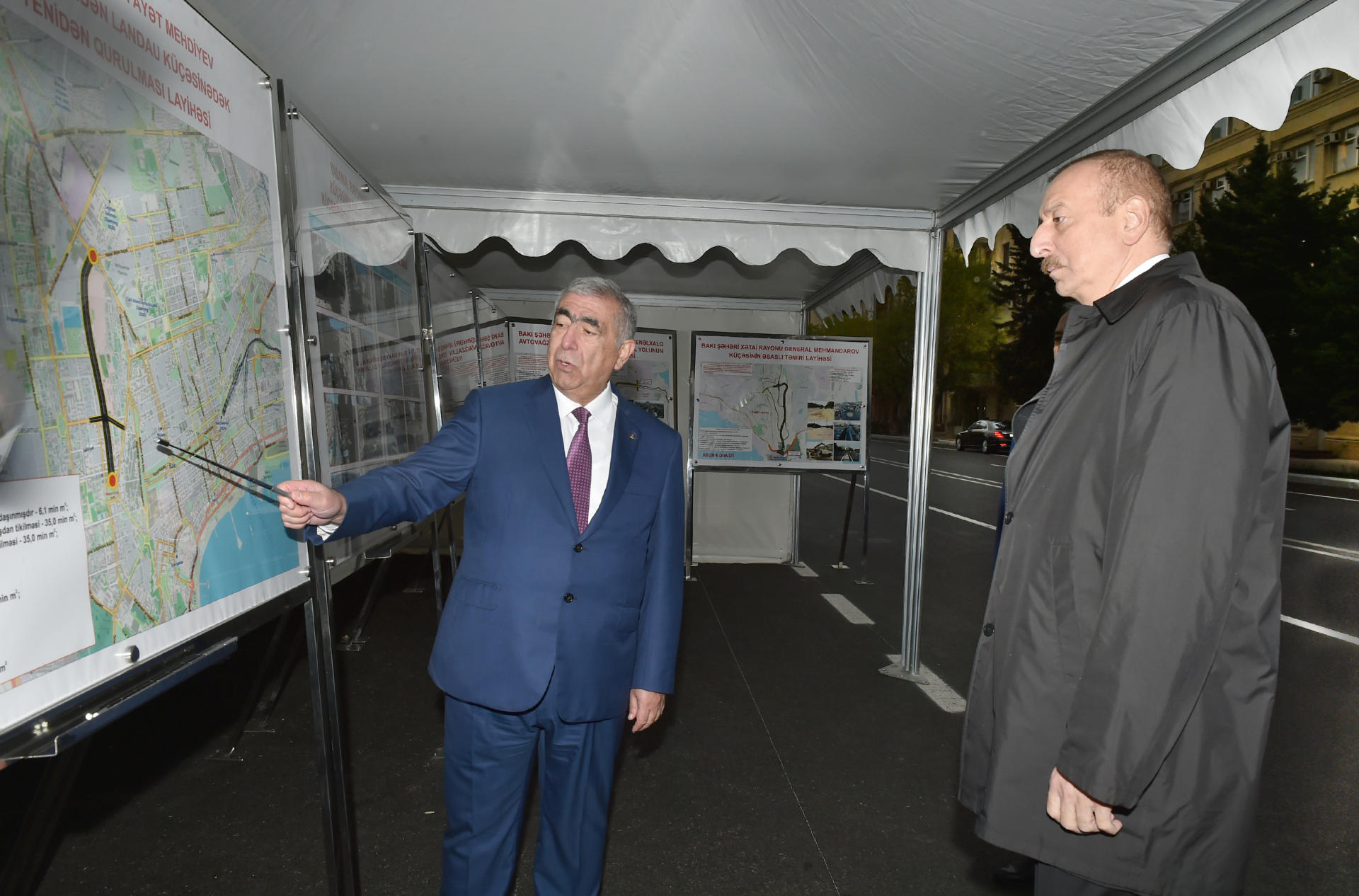Prezident İlham Əliyev paytaxtın Şəfayət Mehdiyev küçəsinin Tbilisi prospektindən Landau küçəsinədək olan hissəsində yenidənqurmadan sonra görülən işlərlə tanış olub (FOTO) (YENİLƏNİB)