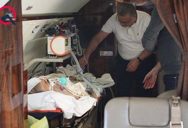 Oqtay Gülalıyevi Türkiyəyə aparan təyyarə yola düşüb (FOTO)