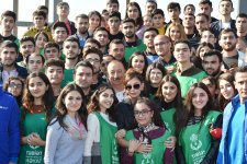 Prezident İlham Əliyev və birinci xanım Mehriban Əliyeva Bakının Xətai rayonunda ağacəkmə aksiyasında iştirak ediblər (FOTO) (YENİLƏNİB-2)
