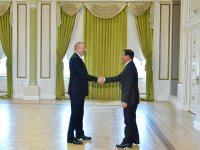 Prezident İlham Əliyev Birləşmiş Ərəb Əmirliklərinin İqtisadiyyat nazirinin başçılıq etdiyi nümayəndə heyətini qəbul edib (FOTO) (YENİLƏNİB)