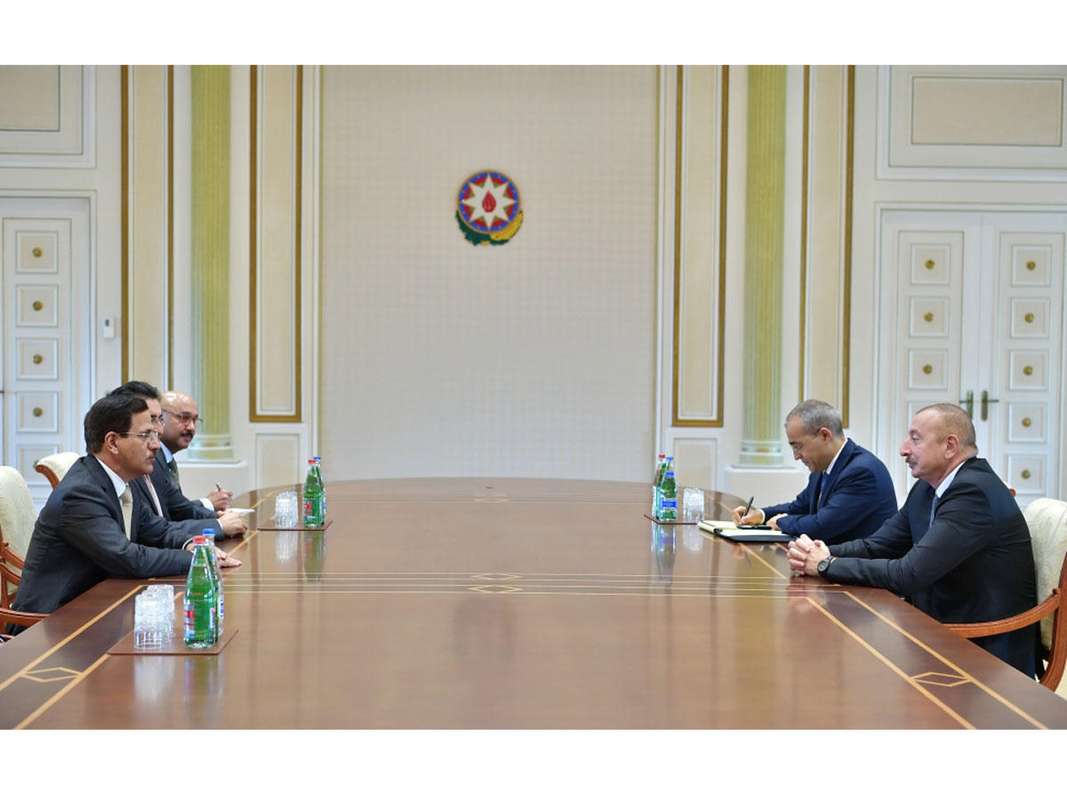 Prezident İlham Əliyev Birləşmiş Ərəb Əmirliklərinin İqtisadiyyat nazirinin başçılıq etdiyi nümayəndə heyətini qəbul edib (FOTO) (YENİLƏNİB)