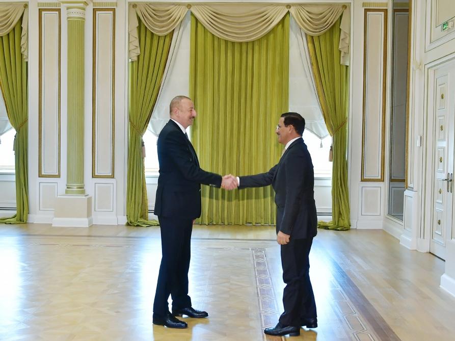 Prezident İlham Əliyev Birləşmiş Ərəb Əmirliklərinin İqtisadiyyat nazirinin başçılıq etdiyi nümayəndə heyətini qəbul edib (FOTO) (YENİLƏNİB)