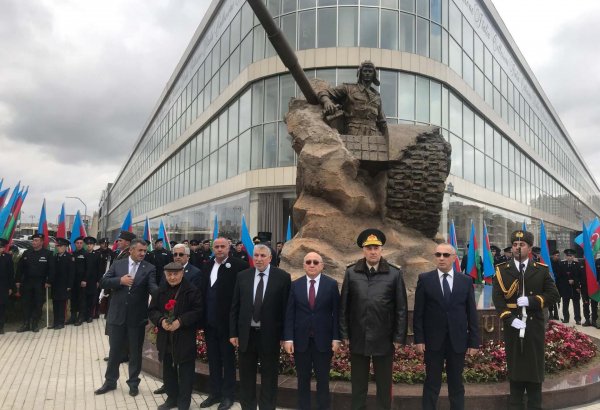 Bakıda Milli Qəhrəman Albert Aqarunovun heykəlinin rəsmi açılışı olub (FOTO/VİDEO)