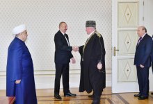 Prezident İlham Əliyev Rusiyanın Şimali Qafqaz respublikalarından olan bir qrup müsəlman din xadimindən ibarət nümayəndə heyətini qəbul edib (FOTO) (YENİLƏNİB)