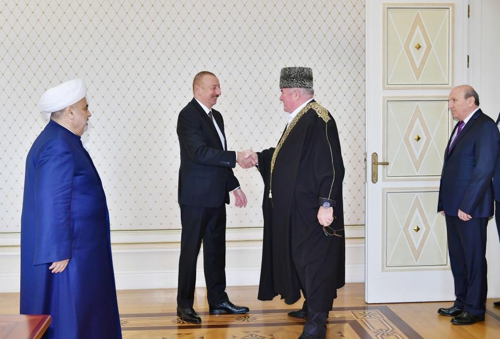 Prezident İlham Əliyev Rusiyanın Şimali Qafqaz respublikalarından olan bir qrup müsəlman din xadimindən ibarət nümayəndə heyətini qəbul edib (FOTO) (YENİLƏNİB)