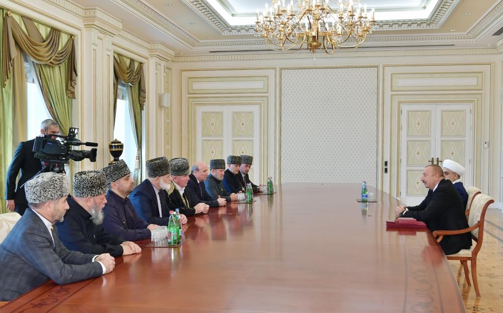 Prezident İlham Əliyev Rusiyanın Şimali Qafqaz respublikalarından olan bir qrup müsəlman din xadimindən ibarət nümayəndə heyətini qəbul edib (FOTO) (YENİLƏNİB)