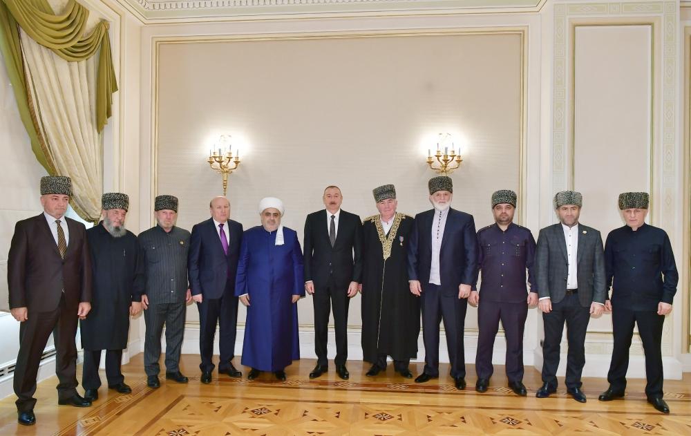 Prezident İlham Əliyev Rusiyanın Şimali Qafqaz respublikalarından olan bir qrup müsəlman din xadimindən ibarət nümayəndə heyətini qəbul edib (FOTO) (YENİLƏNİB)