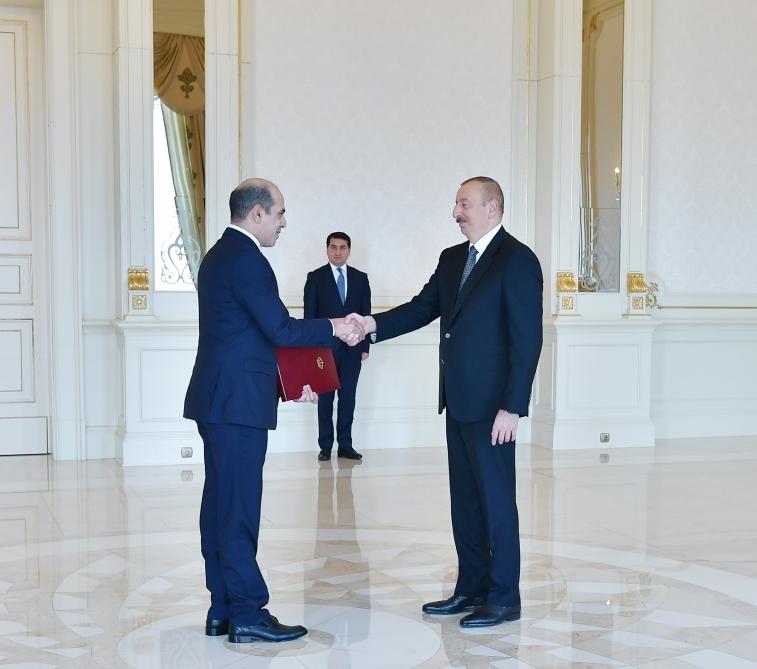 Azərbaycan Prezidenti İlham Əliyev İordaniyanın yeni təyin olunmuş səfirinin etimadnaməsini qəbul edib (FOTO) (YENİLƏNİB)