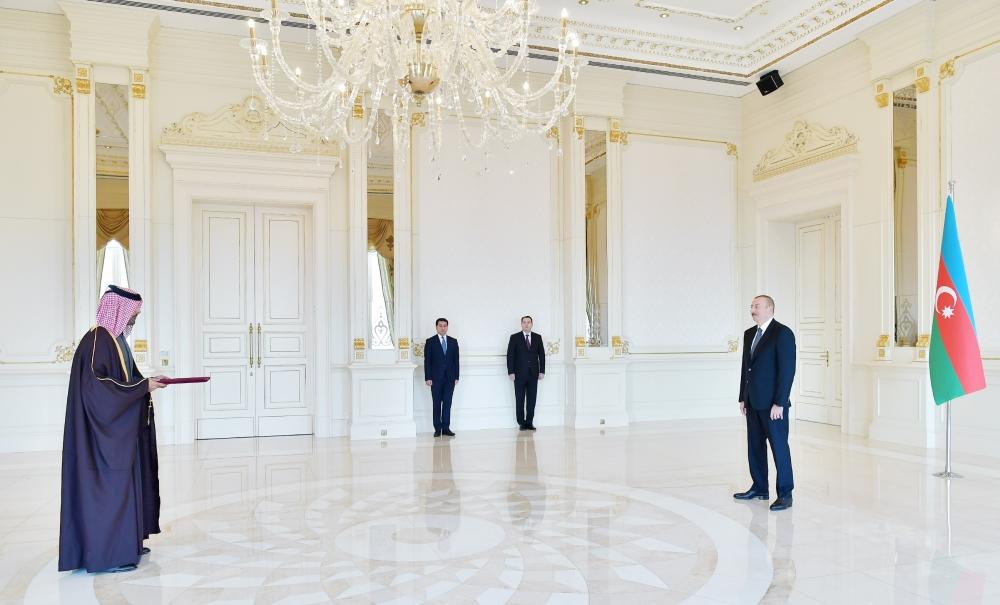 Prezident İlham Əliyev Qətərin Azərbaycanda yeni təyin olunmuş səfirinin etimadnaməsini qəbul edib (FOTO) (YENİLƏNİB)