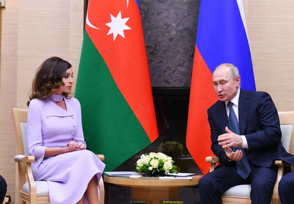 Vladimir Putin: Azərbaycan rus mədəniyyətinə, rus dilinə münasibət ən yüksək səviyyədə saxlanılan keçmiş Sovet İttifaqı ölkələrindən biridir