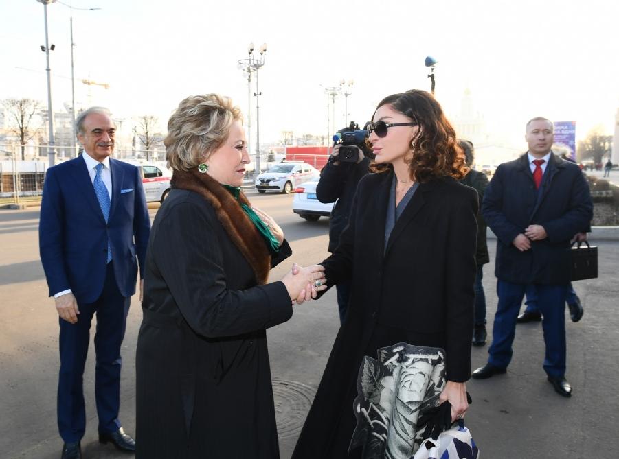 Azərbaycanın Birinci vitse-prezidenti Mehriban Əliyeva Moskvanın Xalq Təsərrüfatı Nailiyyətləri Sərgisində yenidən qurulan “Azərbaycan” pavilyonunun açılışında iştirak edib (FOTO)