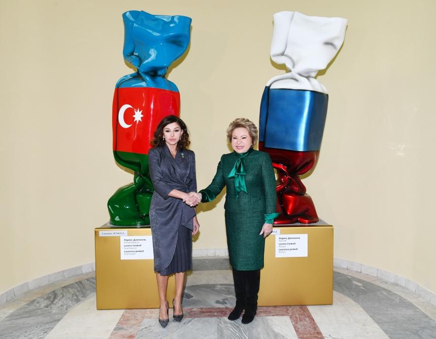 Azərbaycanın Birinci vitse-prezidenti Mehriban Əliyeva Moskvanın Xalq Təsərrüfatı Nailiyyətləri Sərgisində yenidən qurulan “Azərbaycan” pavilyonunun açılışında iştirak edib (FOTO)