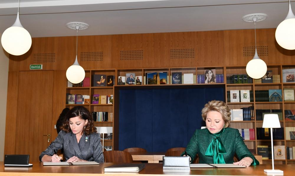 Azərbaycanın Birinci vitse-prezidenti Mehriban Əliyeva Moskvanın Xalq Təsərrüfatı Nailiyyətləri Sərgisində yenidən qurulan “Azərbaycan” pavilyonunun açılışında iştirak edib (FOTO)