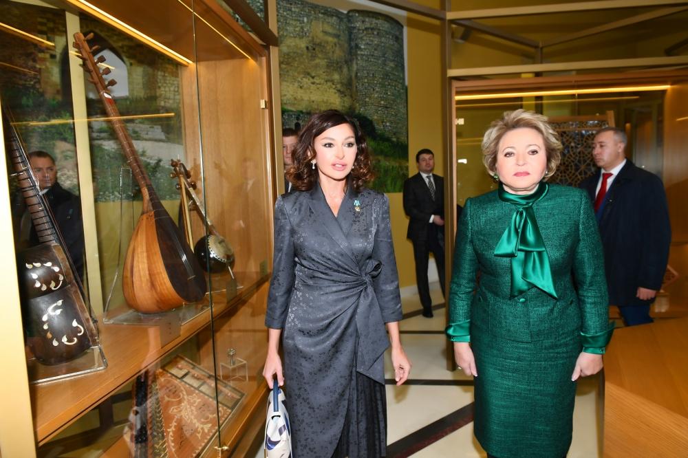 Azərbaycanın Birinci vitse-prezidenti Mehriban Əliyeva Moskvanın Xalq Təsərrüfatı Nailiyyətləri Sərgisində yenidən qurulan “Azərbaycan” pavilyonunun açılışında iştirak edib (FOTO)