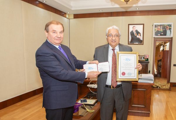 Akademik Arif Paşayev Xarkov Aviasiya İnstitutunun fəxri adları ilə təltif edilib (FOTO)