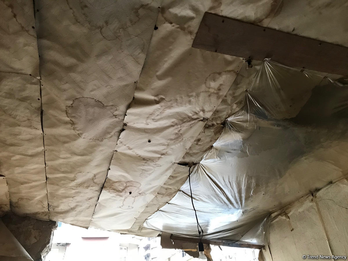 Bakıda ikimərtəbəli yaşayış binası çökdü (FOTO)