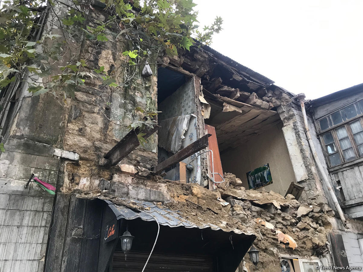 Gürcüstanda çökən yaşayış binasında axtarışlar davam etdirilir