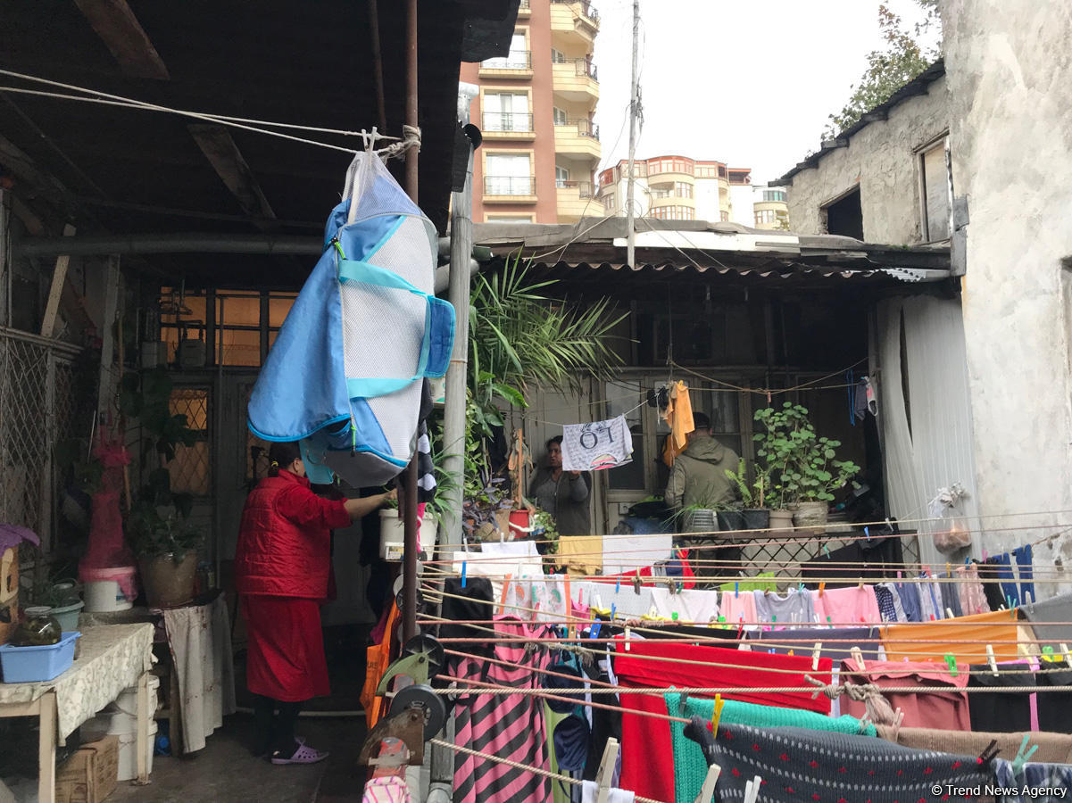 Bakıda ikimərtəbəli yaşayış binası çökdü (FOTO)