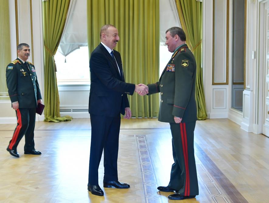 Prezident İlham Əliyev Rusiya Silahlı Qüvvələrinin Baş Qərargah rəisinin rəhbərlik etdiyi nümayəndə heyətini qəbul edib (FOTO) (YENİLƏNİB)