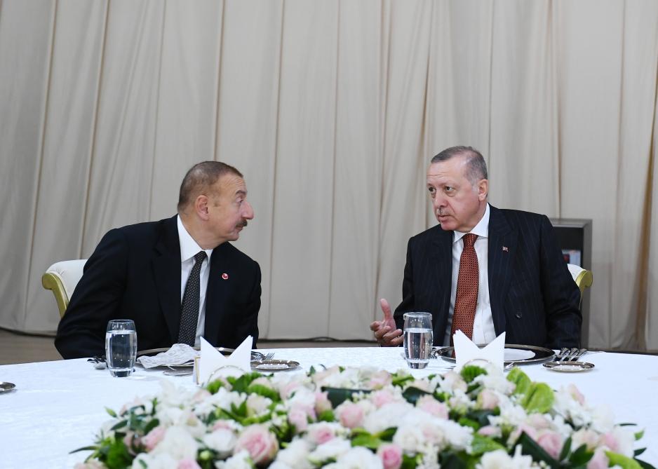 Prezident İlham Əliyev TANAP-ın Avropa ilə birləşən hissəsinin açılış mərasiminin iştirakçılarının şərəfinə verilən ziyafətdə iştirak edib (FOTO)