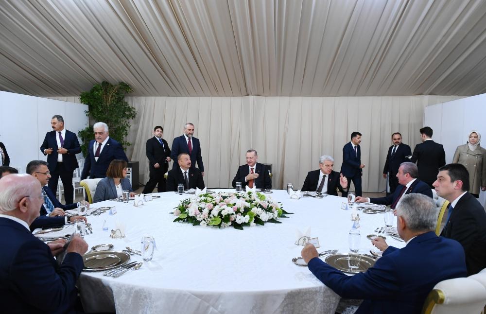 Prezident İlham Əliyev TANAP-ın Avropa ilə birləşən hissəsinin açılış mərasiminin iştirakçılarının şərəfinə verilən ziyafətdə iştirak edib (FOTO)