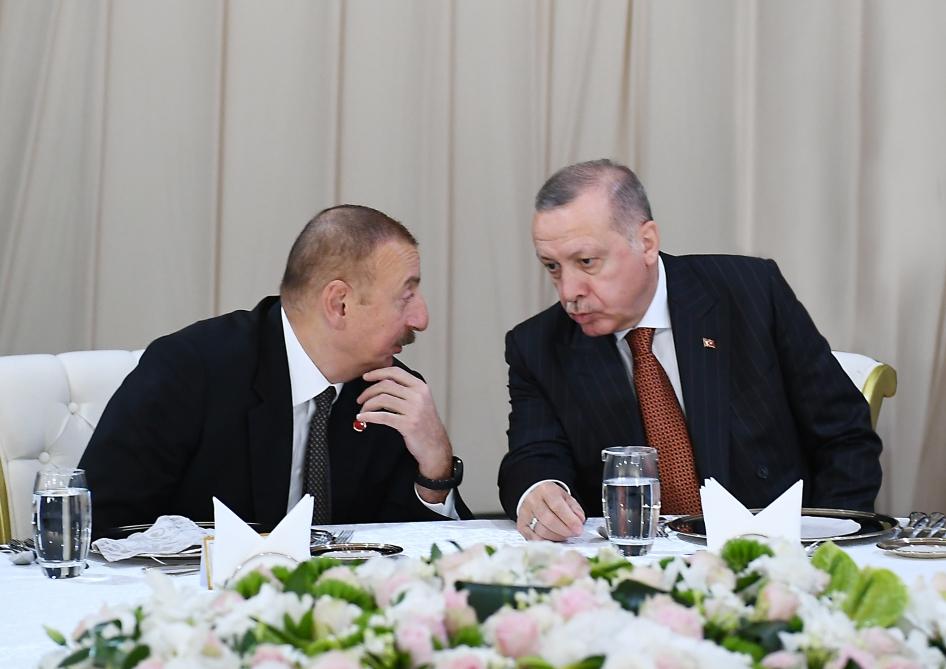 Prezident İlham Əliyev TANAP-ın Avropa ilə birləşən hissəsinin açılış mərasiminin iştirakçılarının şərəfinə verilən ziyafətdə iştirak edib (FOTO)