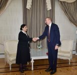 Prezident İlham Əliyev Dilarə Seyidzadəyə “Şərəf” ordenini təqdim edib (FOTO)
