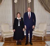 Prezident İlham Əliyev Dilarə Seyidzadəyə “Şərəf” ordenini təqdim edib (FOTO)