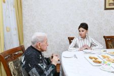 Birinci vitse-prezident Mehriban Əliyeva Xalq artisti Əlibaba Məmmədovun evində qonaq olub (FOTO) (YENİLƏNİB)