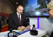 Prezident İlham Əliyev və birinci xanım Mehriban Əliyeva “Bakutel-2019” sərgisi ilə tanış olublar (FOTO) (YENİLƏNİB)