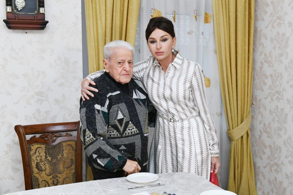 Birinci vitse-prezident Mehriban Əliyeva Xalq artisti Əlibaba Məmmədovun evində qonaq olub (FOTO) (YENİLƏNİB)