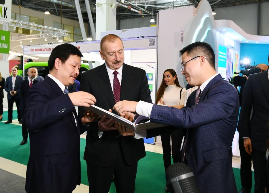 Prezident İlham Əliyev və birinci xanım Mehriban Əliyeva “Bakutel-2019” sərgisi ilə tanış olublar (FOTO) (YENİLƏNİB)