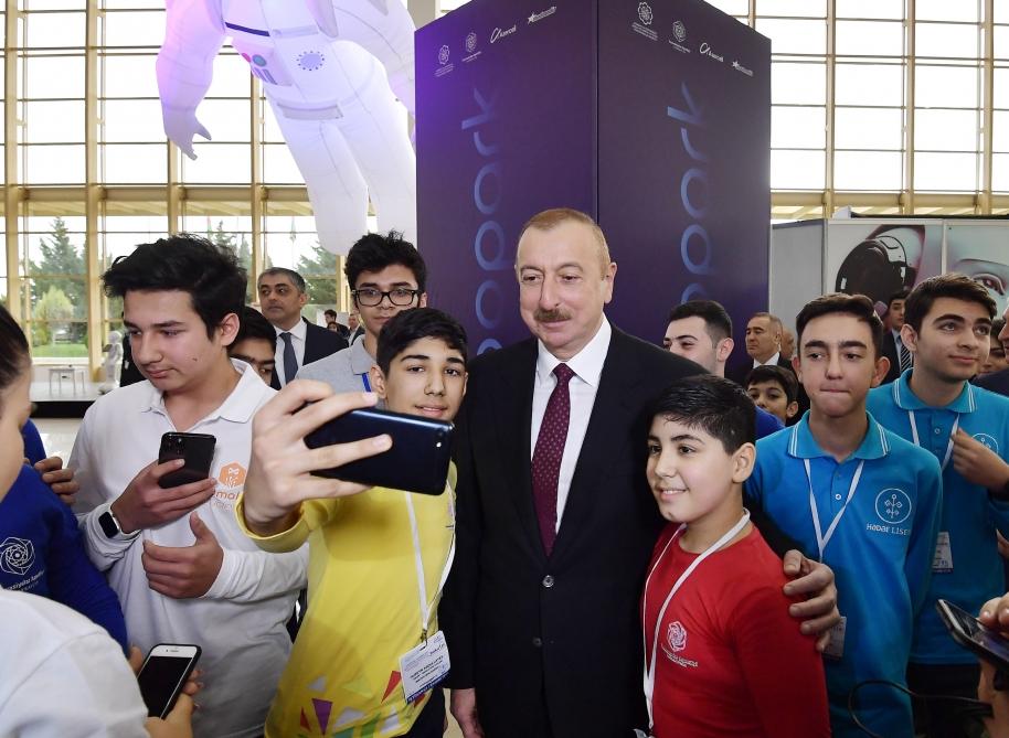 Prezident İlham Əliyev və birinci xanım Mehriban Əliyeva “Bakutel-2019” sərgisi ilə tanış olublar (FOTO) (YENİLƏNİB)