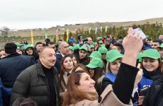 Prezident İlham Əliyev və birinci xanım Mehriban Əliyeva Şamaxı rayonunda ağacəkmə aksiyasında iştirak ediblər (FOTO) (YENİLƏNİB 2)