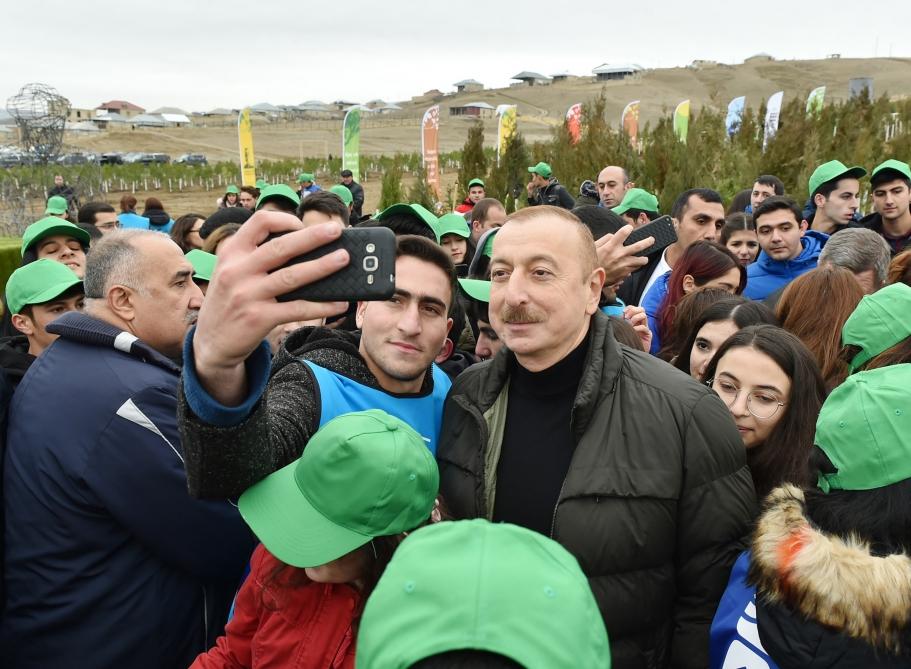 Prezident İlham Əliyev və birinci xanım Mehriban Əliyeva Şamaxı rayonunda ağacəkmə aksiyasında iştirak ediblər (FOTO) (YENİLƏNİB 2)