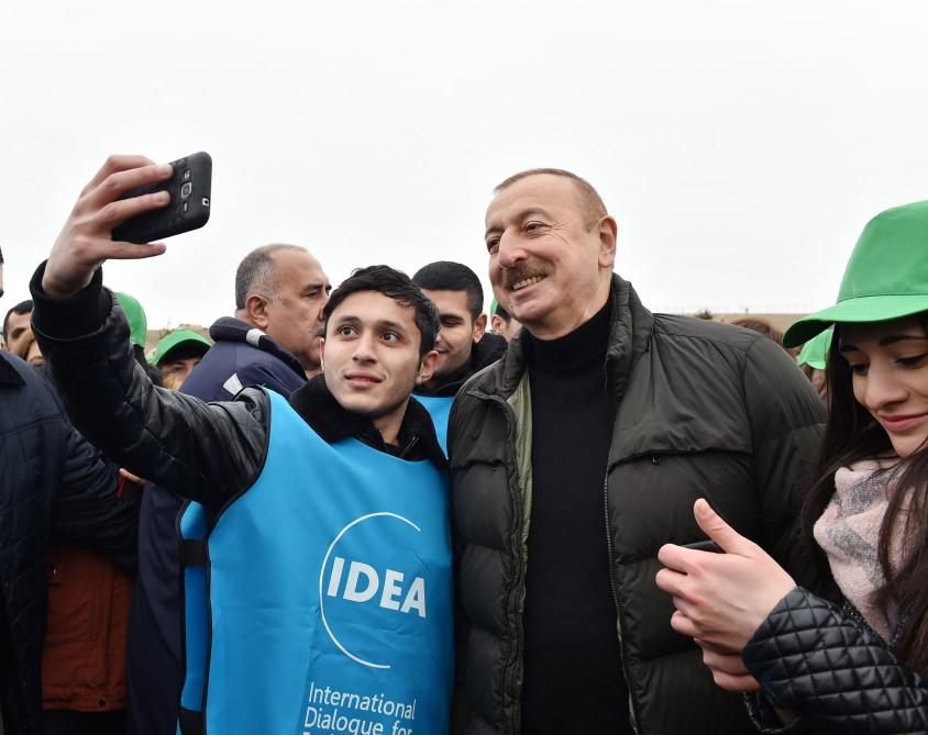 Prezident İlham Əliyev və birinci xanım Mehriban Əliyeva Şamaxı rayonunda ağacəkmə aksiyasında iştirak ediblər (FOTO) (YENİLƏNİB 2)