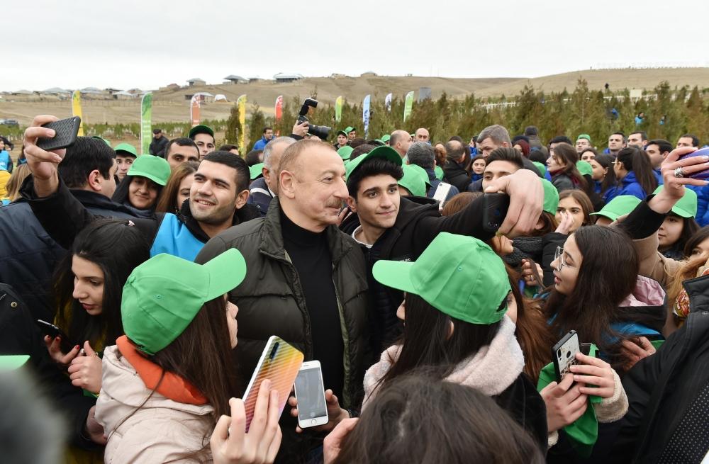 Prezident İlham Əliyev və birinci xanım Mehriban Əliyeva Şamaxı rayonunda ağacəkmə aksiyasında iştirak ediblər (FOTO) (YENİLƏNİB 2)