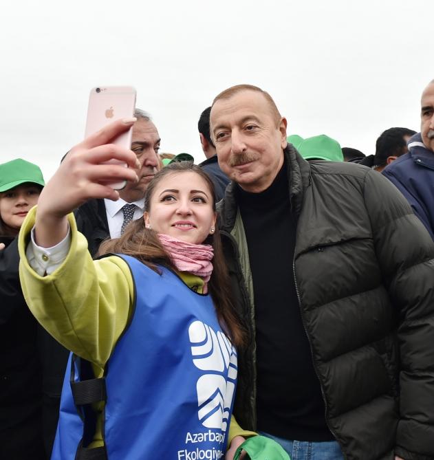 Prezident İlham Əliyev və birinci xanım Mehriban Əliyeva Şamaxı rayonunda ağacəkmə aksiyasında iştirak ediblər (FOTO) (YENİLƏNİB 2)