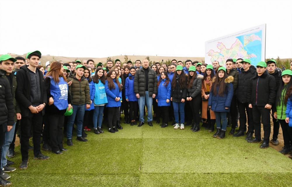 Prezident İlham Əliyev və birinci xanım Mehriban Əliyeva Şamaxı rayonunda ağacəkmə aksiyasında iştirak ediblər (FOTO) (YENİLƏNİB 2)