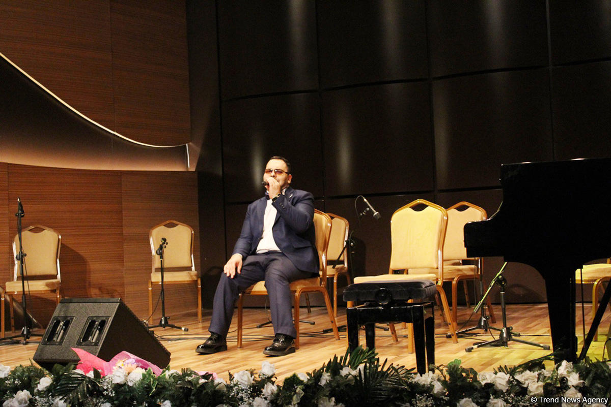 Beynəlxalq Muğam Mərkəzində müğənni Murad Sadıxın konserti keçirilib (FOTO/VİDEO)