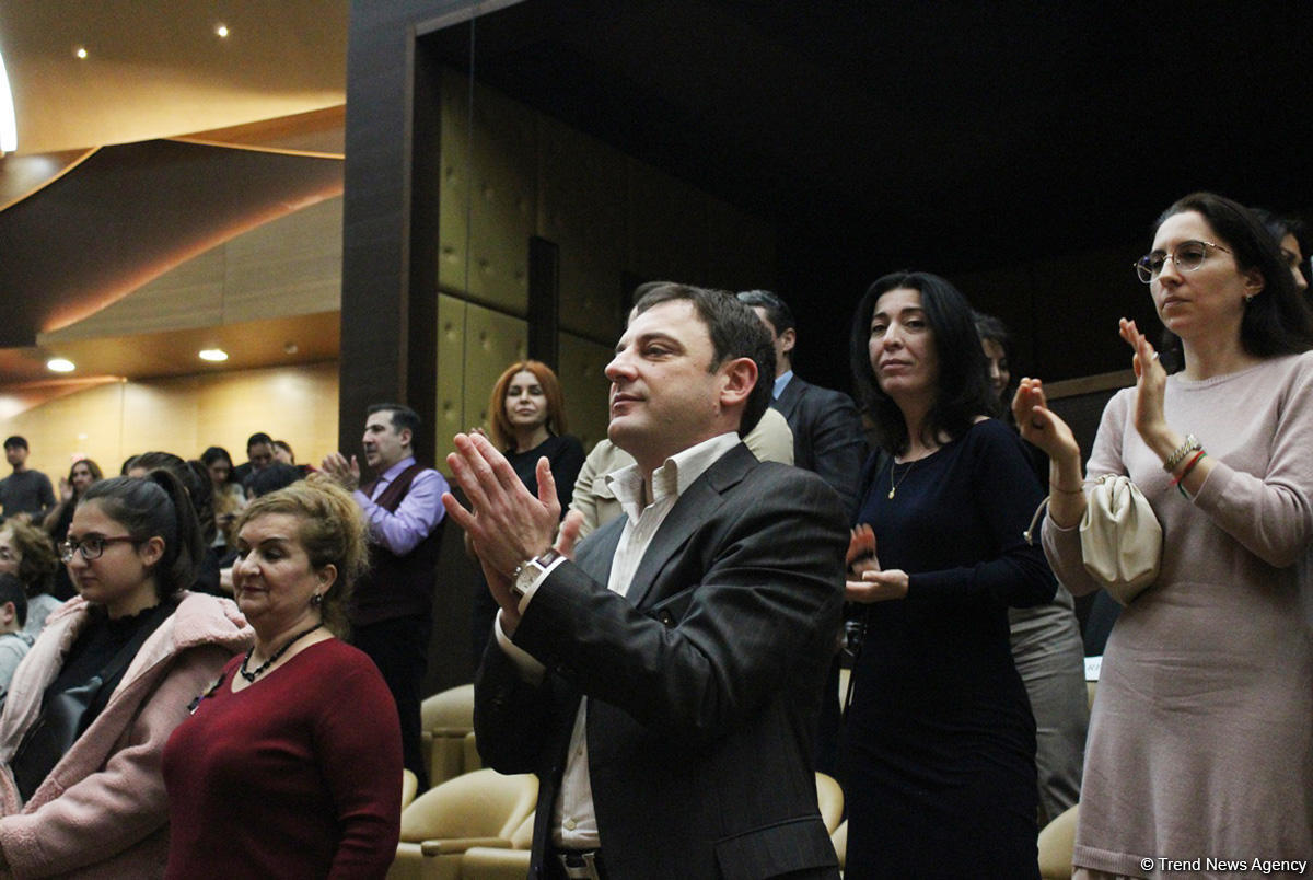 Beynəlxalq Muğam Mərkəzində müğənni Murad Sadıxın konserti keçirilib (FOTO/VİDEO)