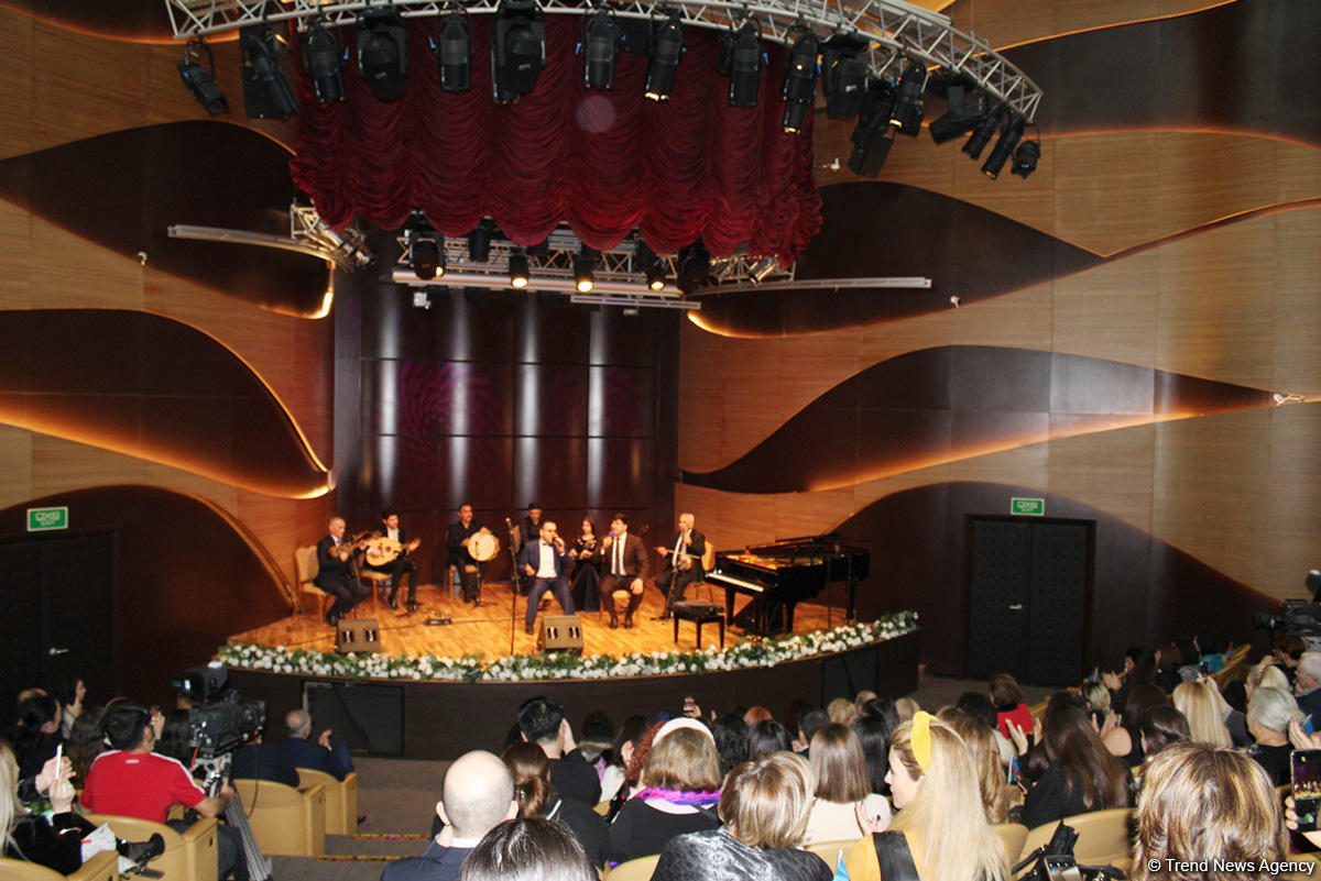 Beynəlxalq Muğam Mərkəzində müğənni Murad Sadıxın konserti keçirilib (FOTO/VİDEO)