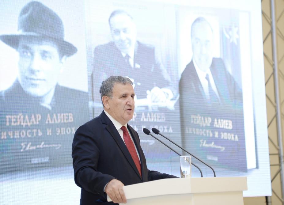 Heydər Əliyev Mərkəzində Elmira Axundovanın “Heydər Əliyev. Şəxsiyyət və zaman” üçcildliyinin təqdimatı olub