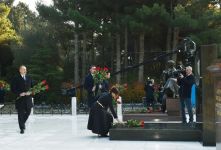 Prezident İlham Əliyev və birinci xanım Mehriban Əliyeva ümummilli lider Heydər Əliyevin məzarını ziyarət ediblər (YENİLƏNİB) (FOTO)