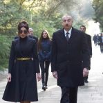 Prezident İlham Əliyev və birinci xanım Mehriban Əliyeva ümummilli lider Heydər Əliyevin məzarını ziyarət ediblər (YENİLƏNİB) (FOTO)