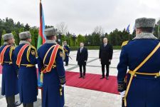 Ukrayna Prezidenti Vladimir Zelenskinin rəsmi qarşılanma mərasimi olub (FOTO)