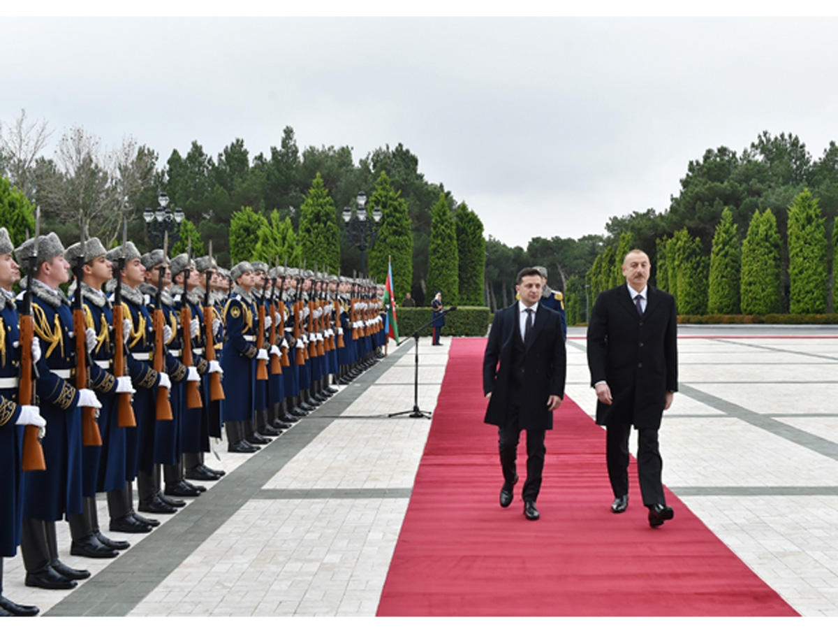 Ukrayna Prezidenti Vladimir Zelenskinin rəsmi qarşılanma mərasimi olub (FOTO)